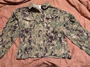 US Navy NWU Type I Digital Camo Uniform Set Small-Regular Shirt and pants
